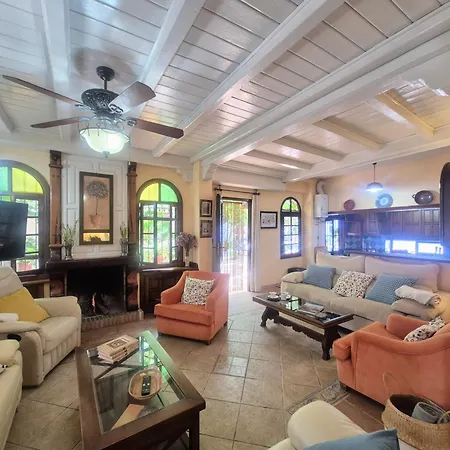 La Casa De بيت للعطل Illora