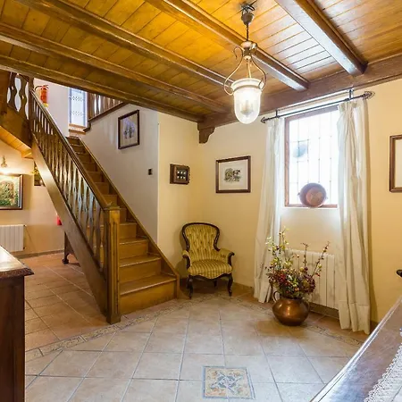 La Casa De *
